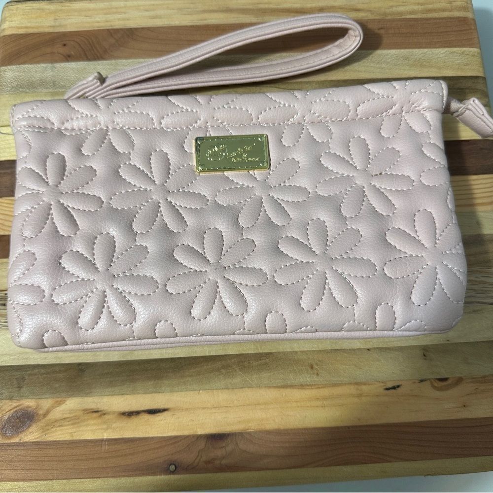 Betsey JohnsonβPink Quilted Daisy Wristlet Girly LargeβWallet